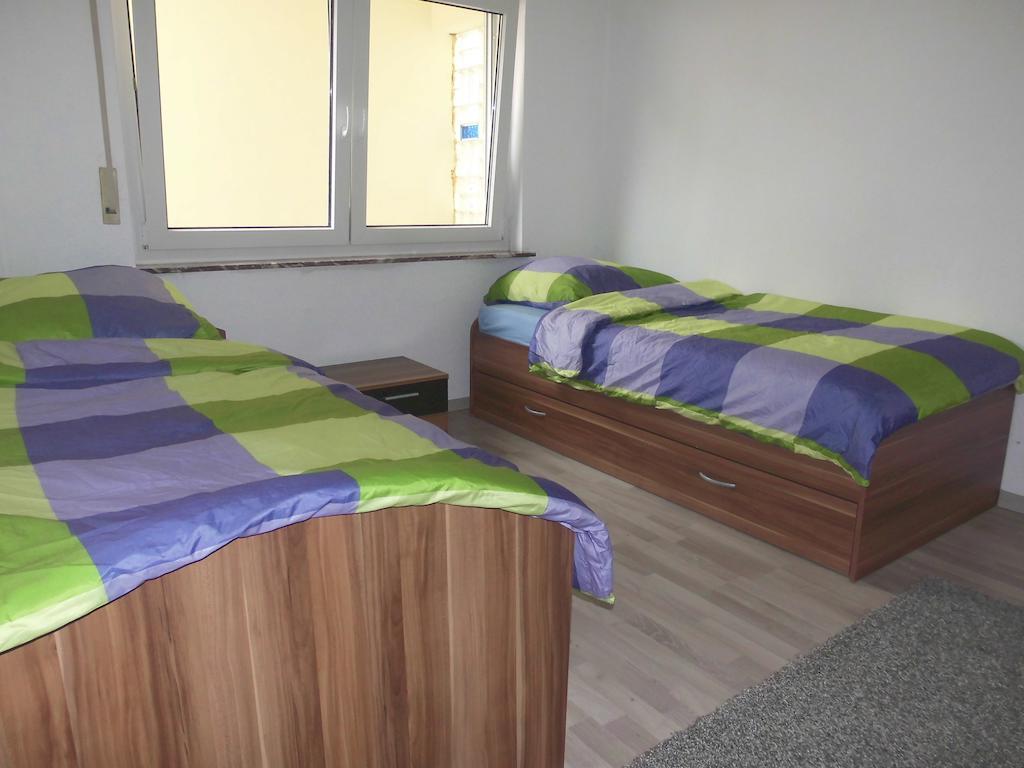 Frankfurt Airport & Fair Apartment Kelsterbach Habitación foto